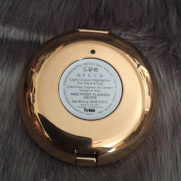 Becca Light Chaser Highlighter in Amethyst - Picture 2 of 7